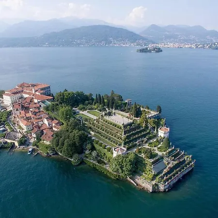 View, Pool, Near Beach, Pinball, Darts Arcade * Laveno-Mombello