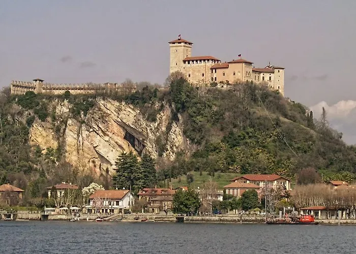 View, Pool, Near Beach, Pinball, Darts Arcade לאבנו-מומבלו